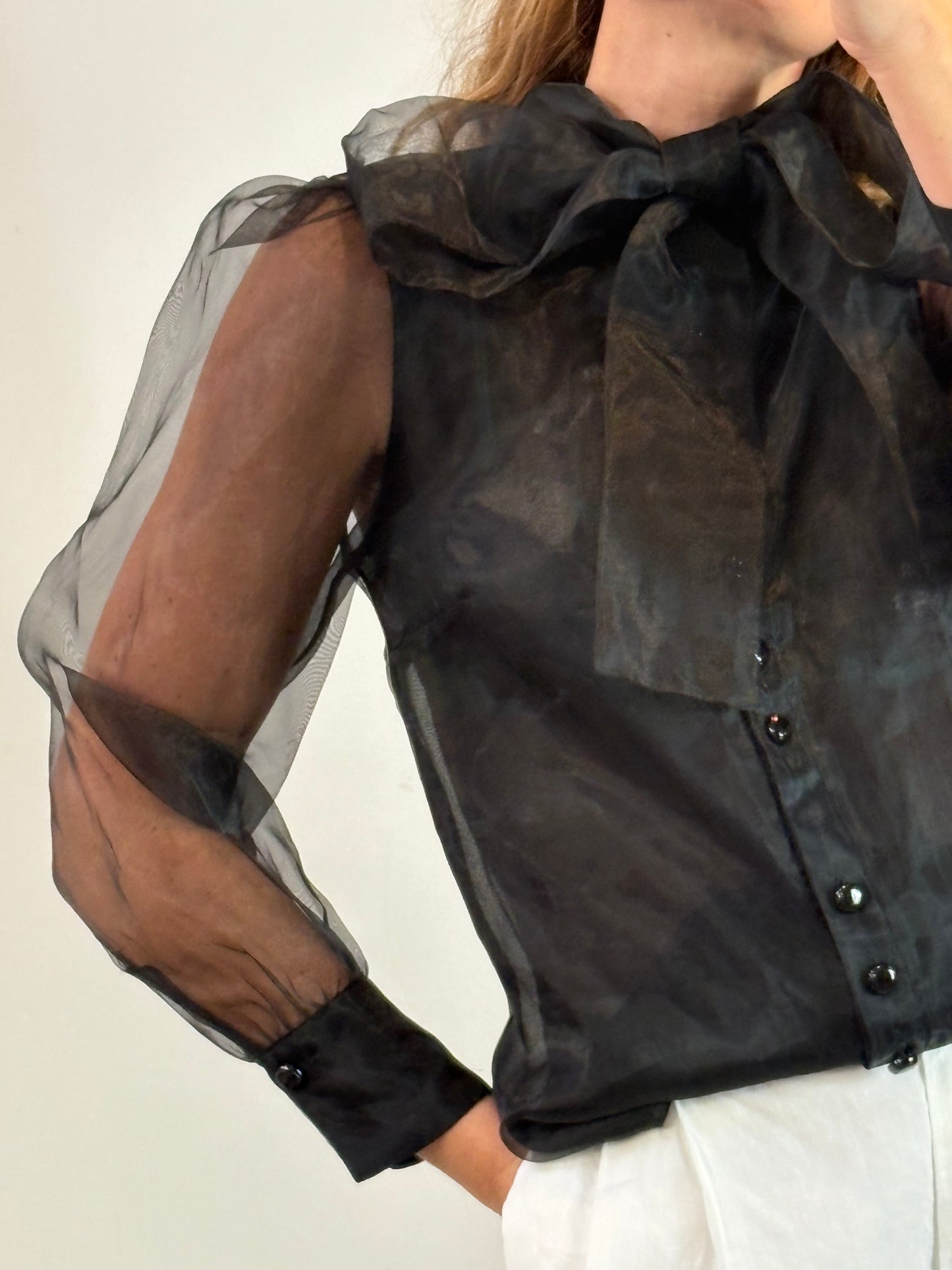 ZARA. Blusa negra organza