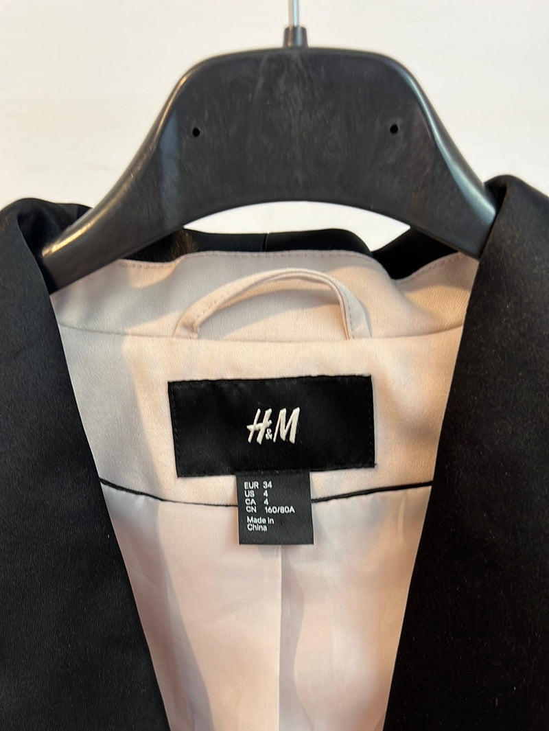 H&M. Blazer beige solapa negra. T 34