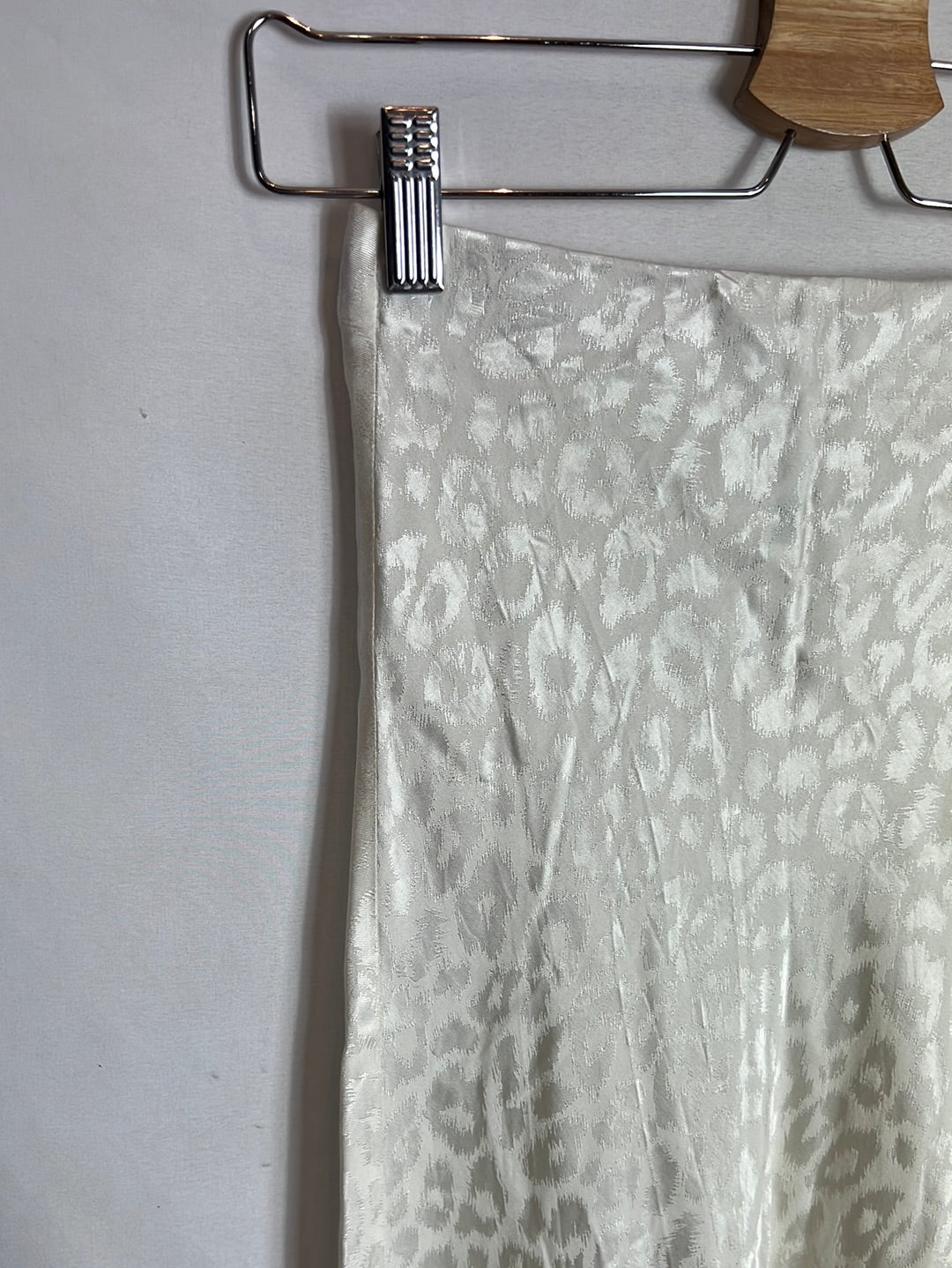 RAT&amp;BOA. Off-white print midi skirt. T XS