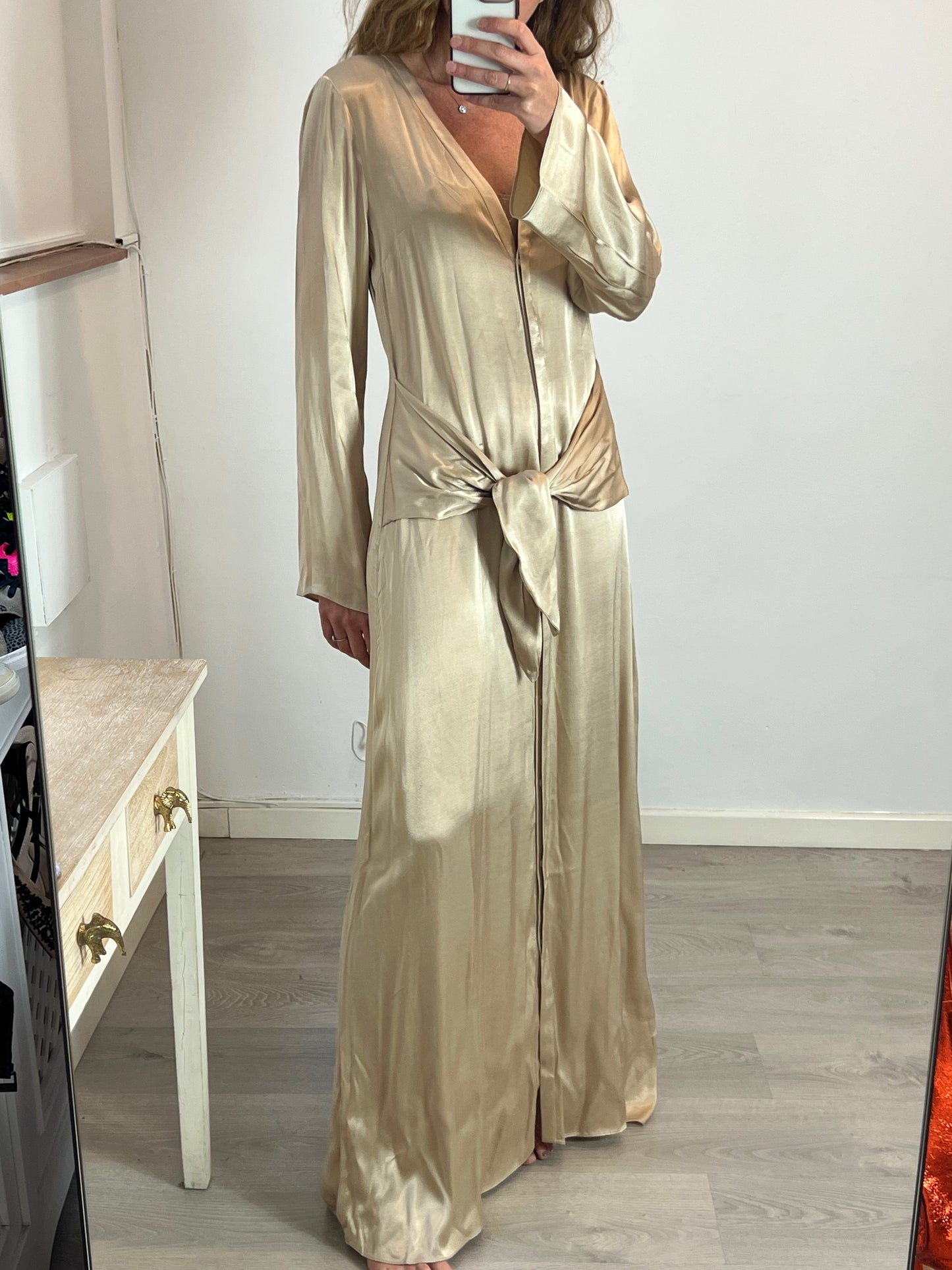 L'ACADEMI. Vestido largo beige satinando T.m