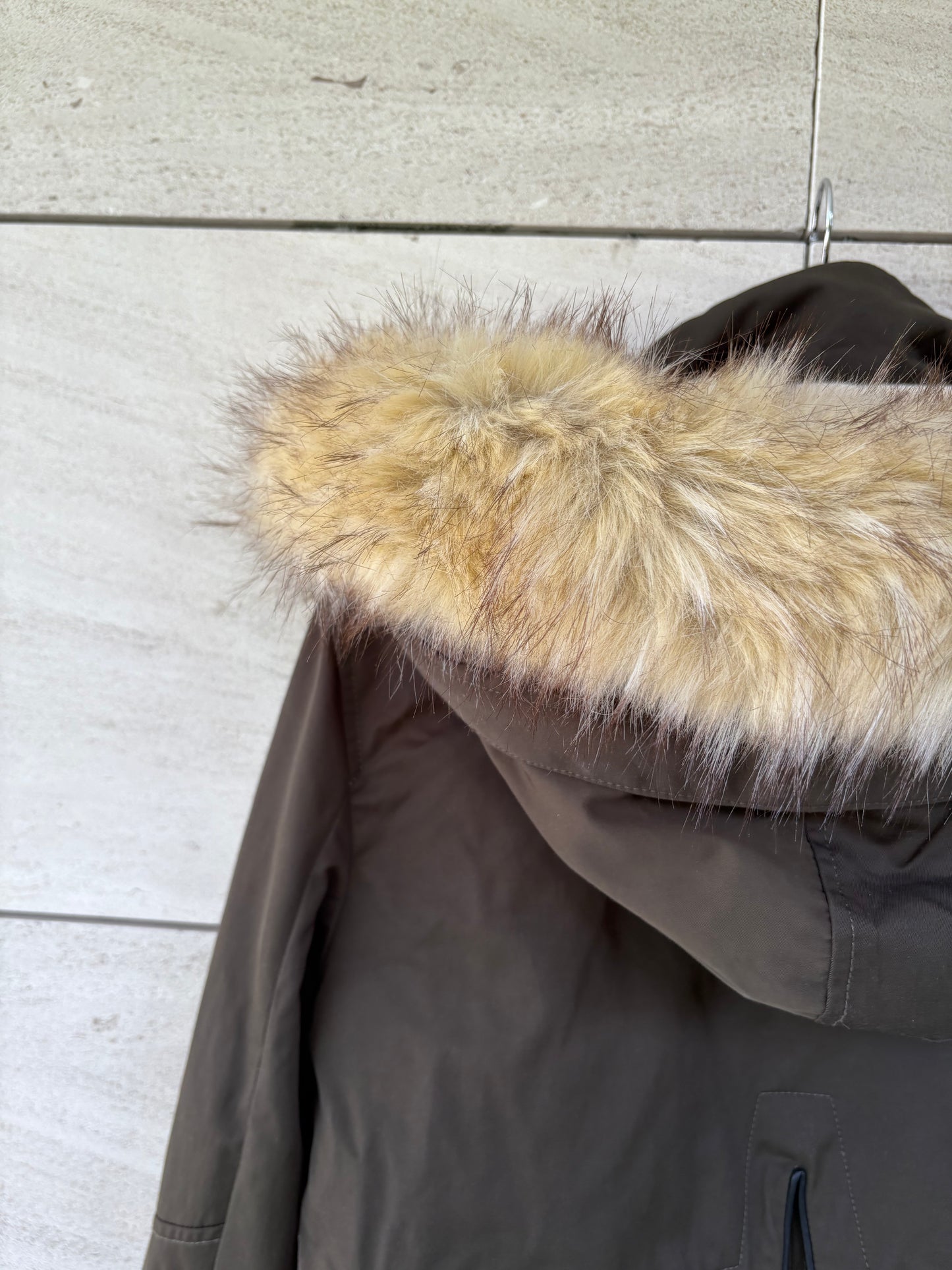 ZARA. Parka acolchada verde capucha. T S