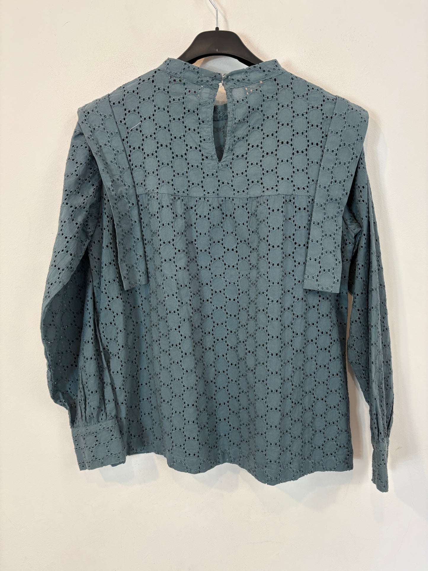 COMPAÑÍA FANTÁSTICA . Blusa azul bordados