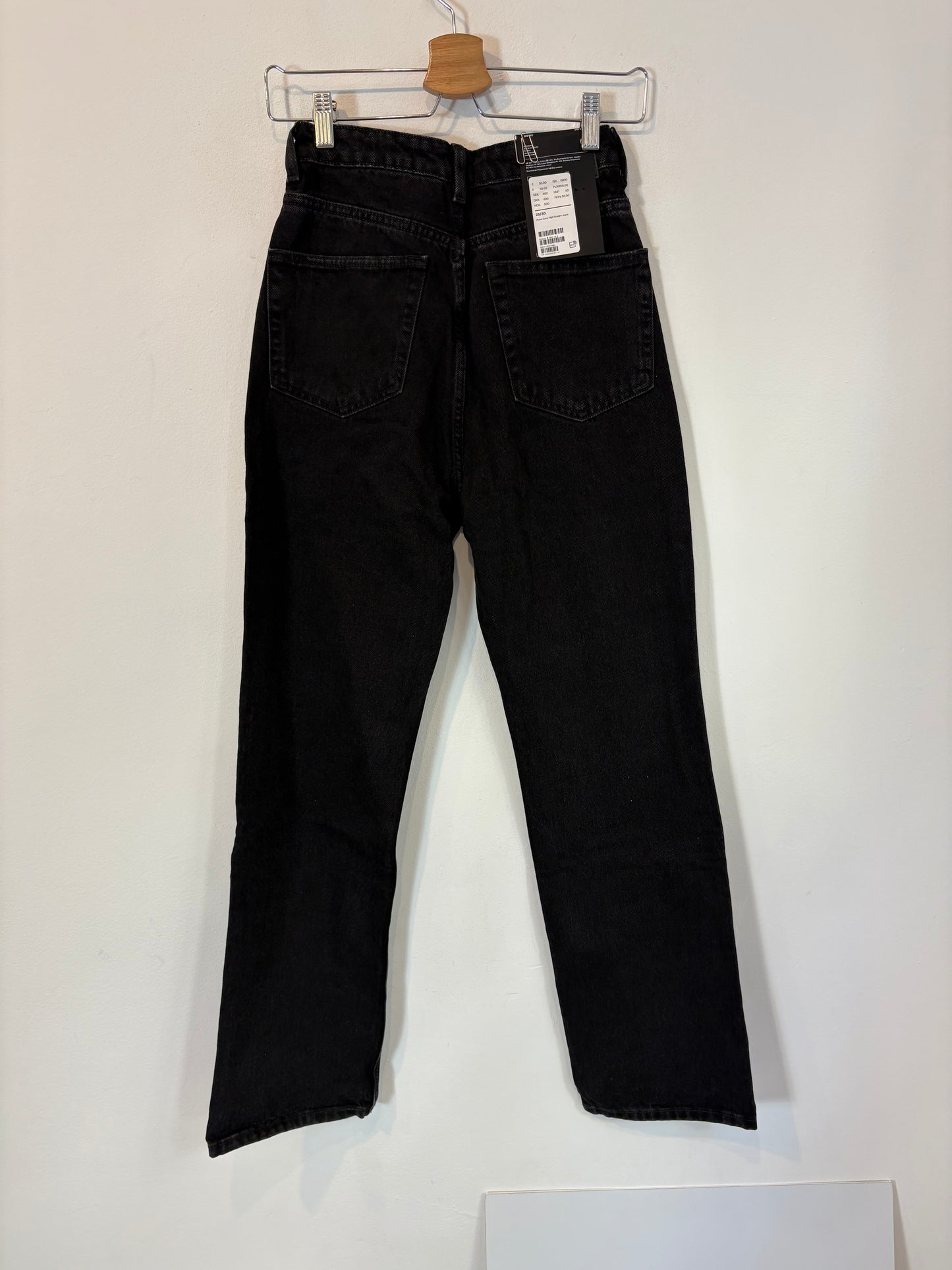 OTRAS. Denim negro cintura alta. T 25 (36)