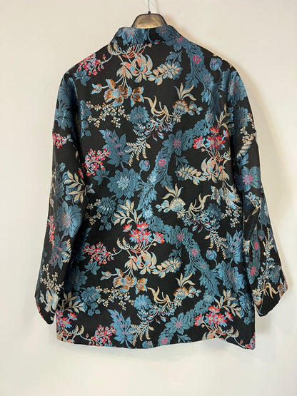 ZARA. Chaqueta negra bordados estilo asiático. T M