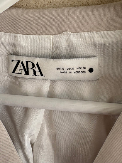 ZARA. Beige pleated vest. TS