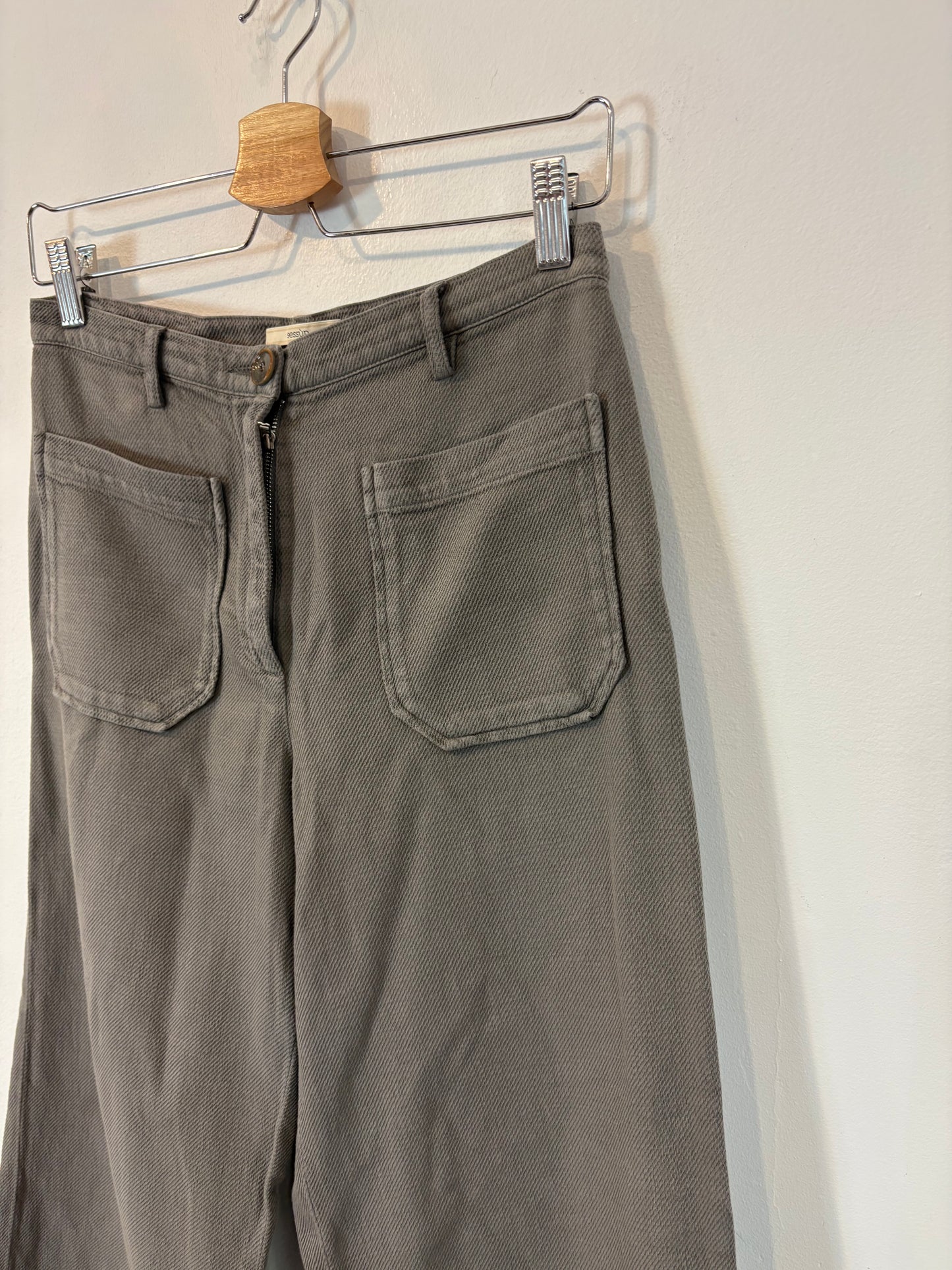 SESSÚN. Gray pants with pockets. Size 36