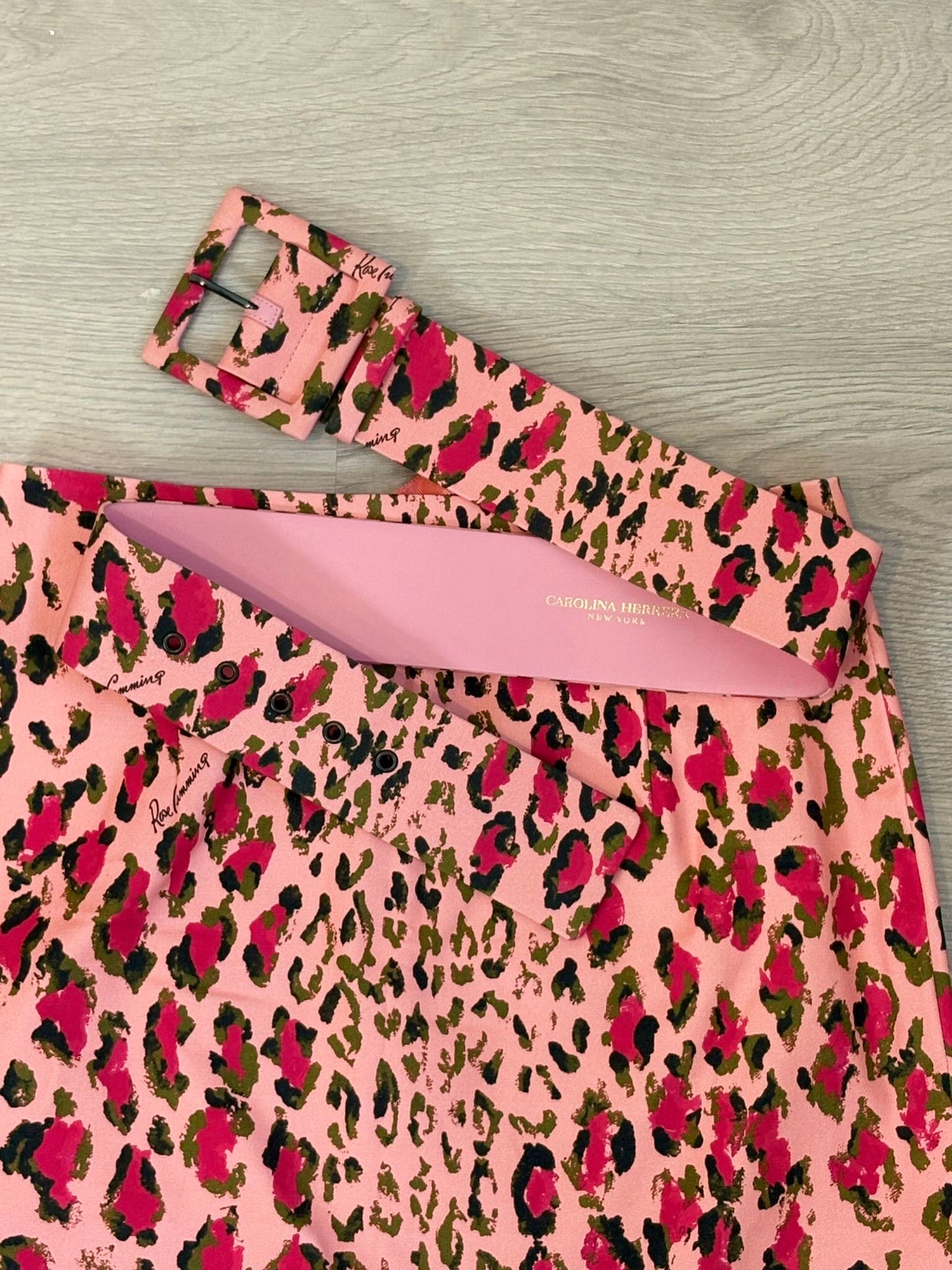 CAROLINA HERRERA . Falda midi estampado con cinturón
