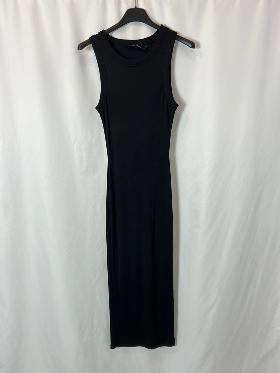 STRADIVARIUS. Vestido midi canalé negro T.s