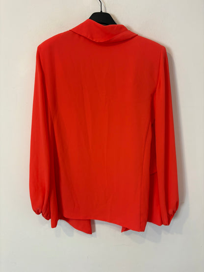 CONCHITA SAINZ. Conjunto Rojo fluido