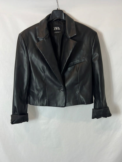 ZARA. Short faux leather jacket TM