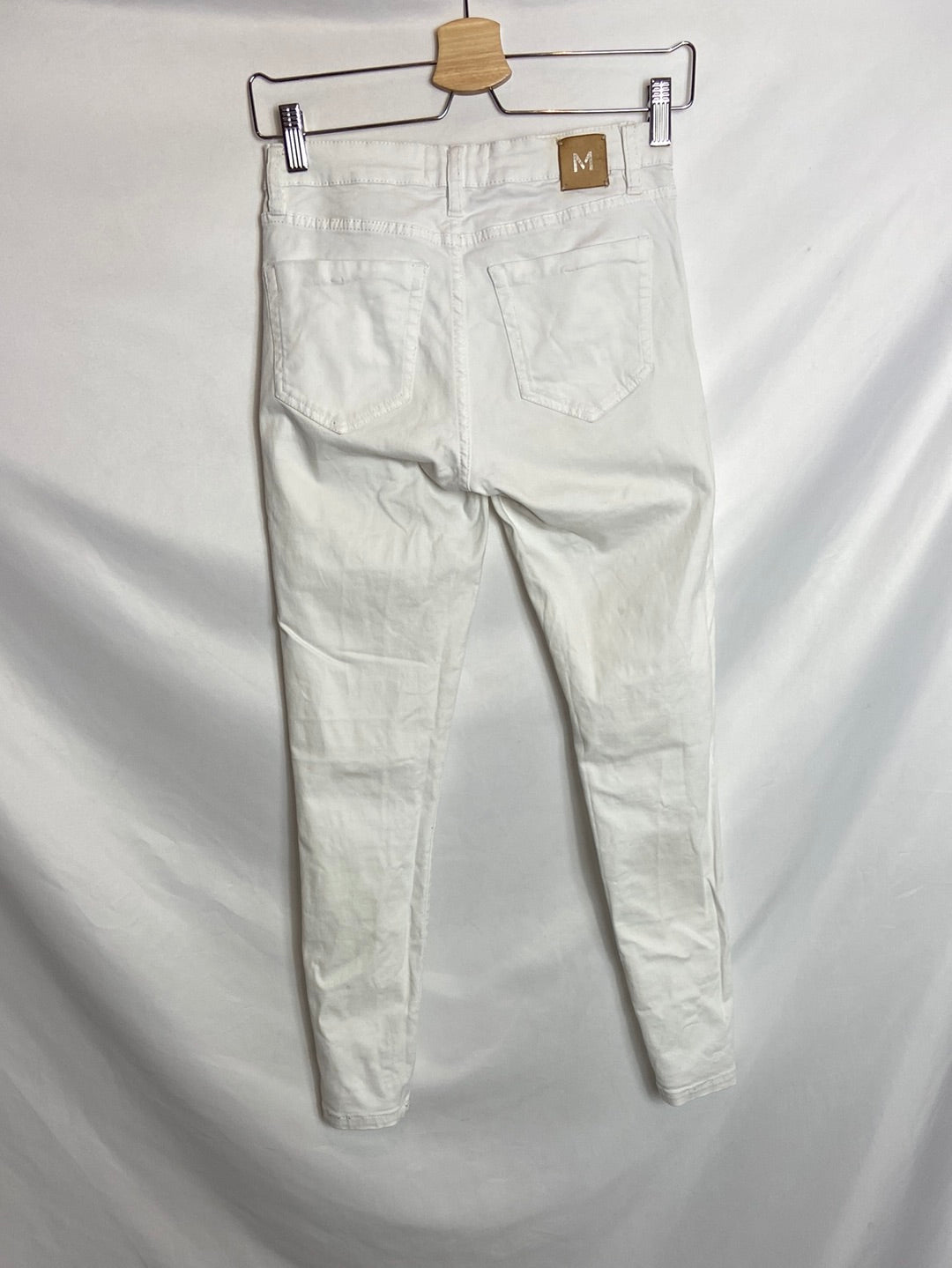 MANGO. Pantalón denim blanco T.34