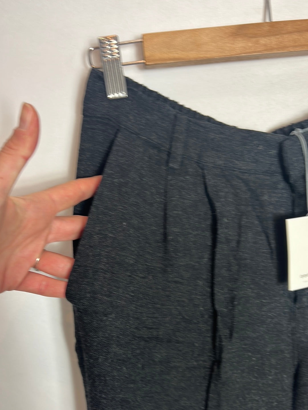 ESE O ESE. Pantalón fluido gris antracita. T 38