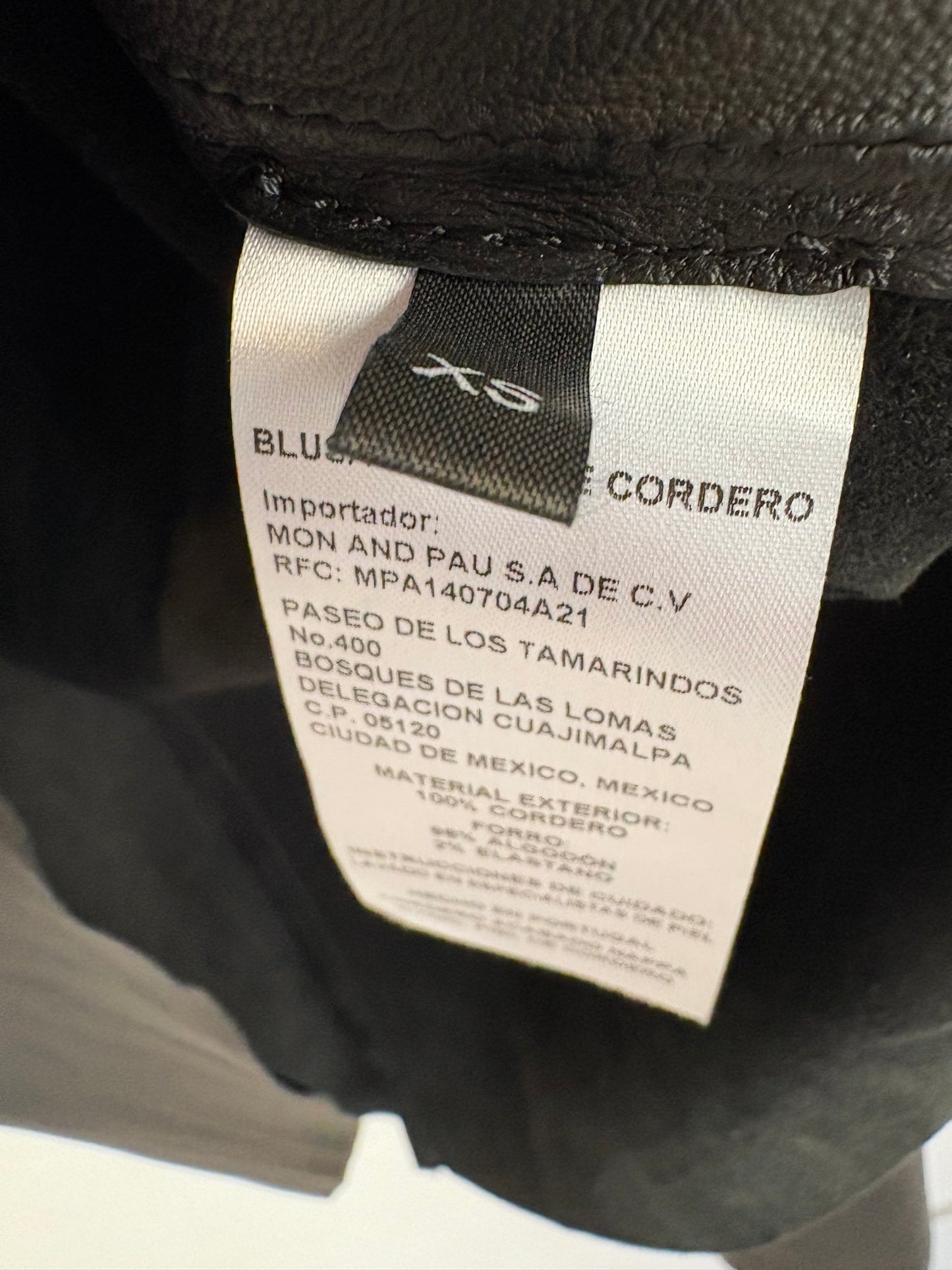 MON & PAU. Camisa negra piel