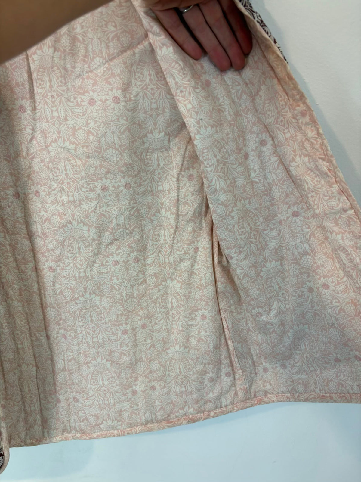 SESSÚN. Green corduroy trousers. Size 36