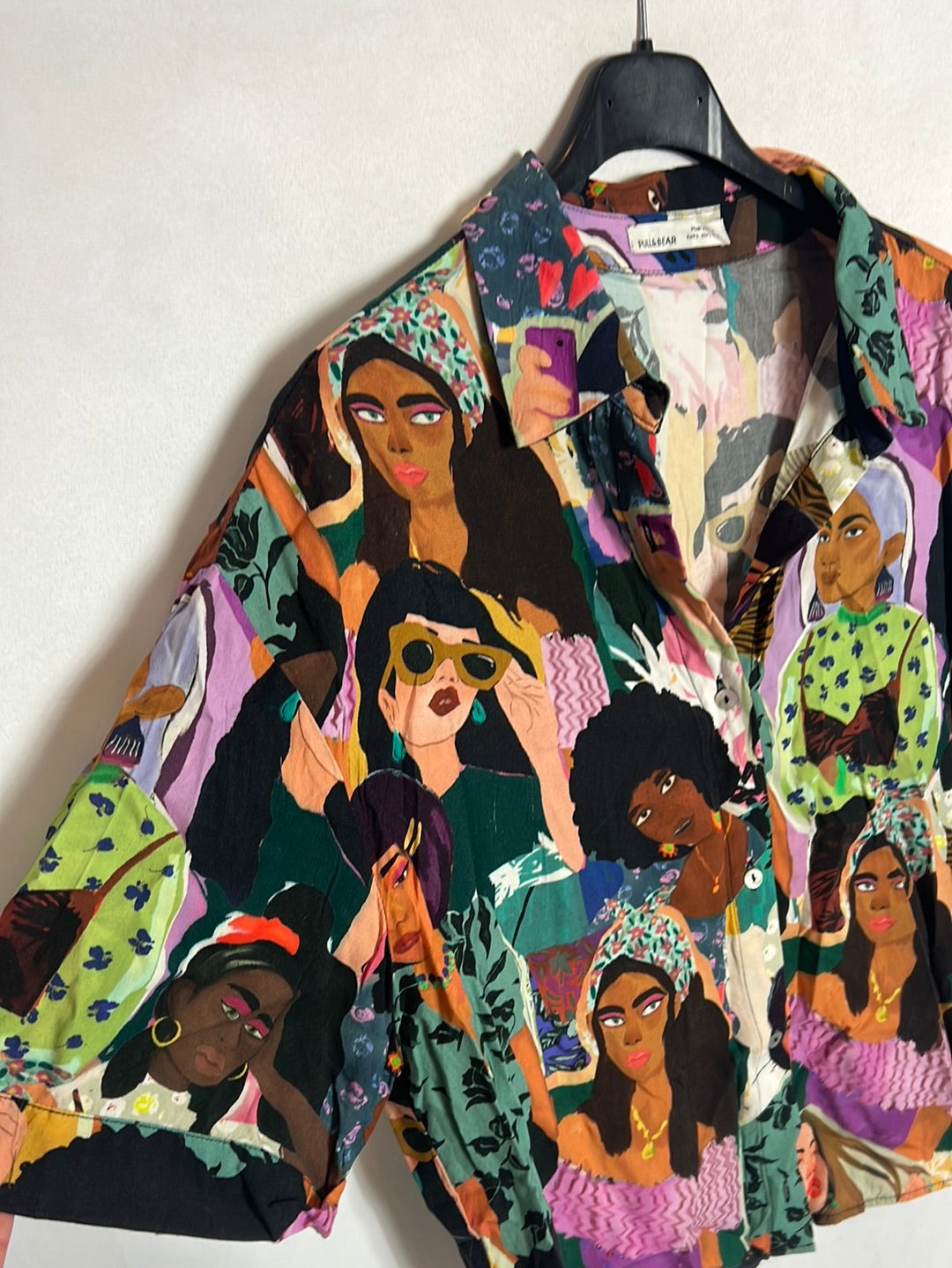 PULL&BEAR . Camisa manga corta estampado caras. T L