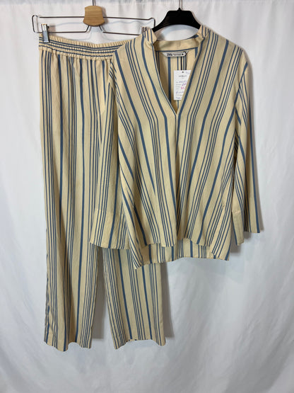 ZARA. Total look beige rayas. T XS