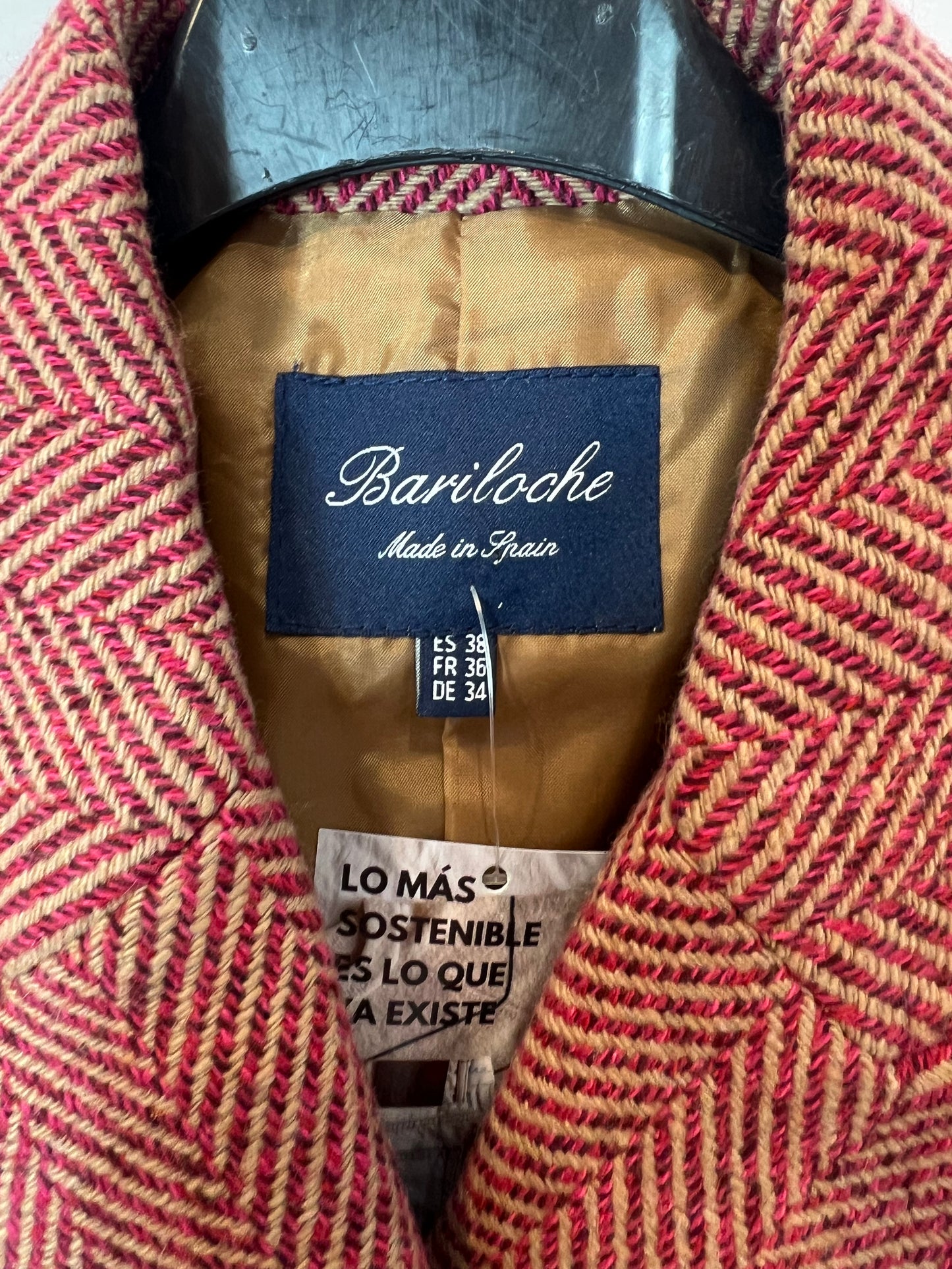 BARILOCHE. Blazer espiga roja y beige T.38