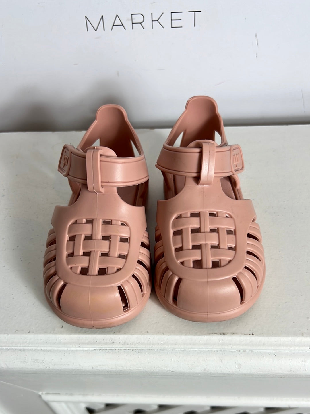 IGOR. Pale pink crab sandals. T 19
