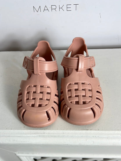 IGOR. Pale pink crab sandals. T 19