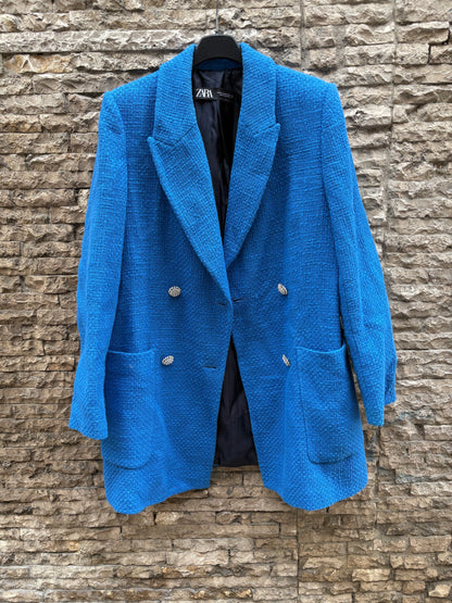 ZARA. Blazer larga tweed botones joya
