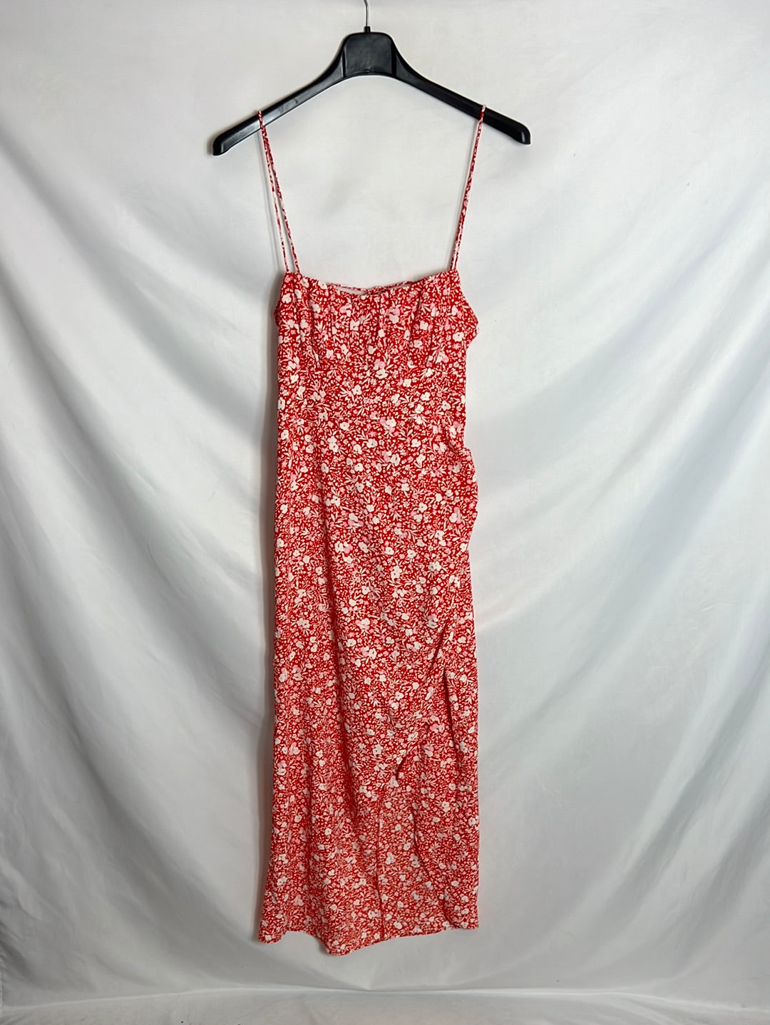 ZARA. Vestido midi rojo flores. T M