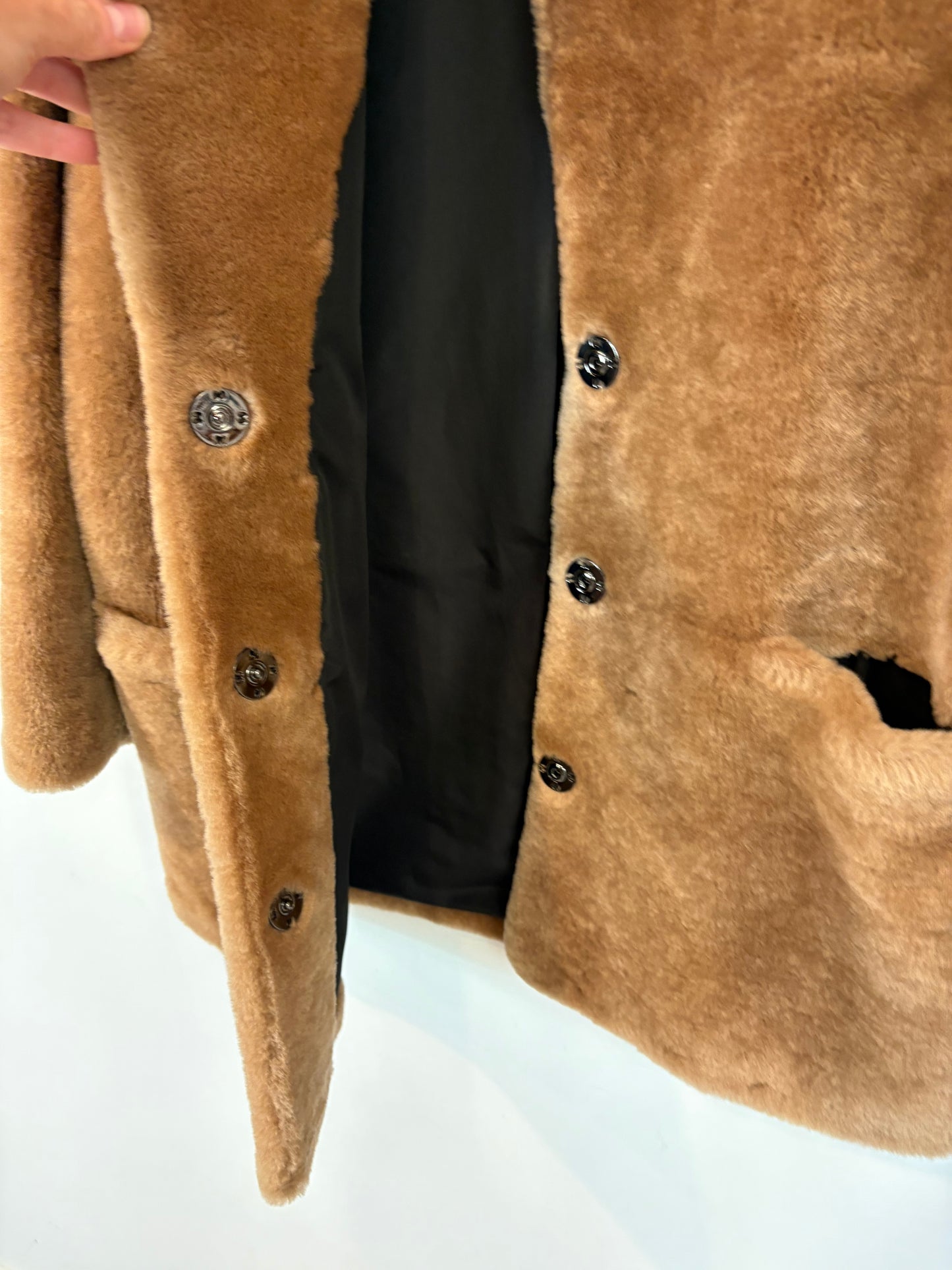 SFERA. Abrigo marrón pelo natural