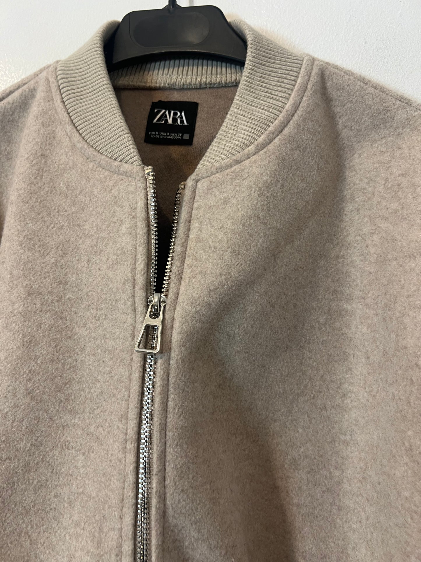 ZARA. Chaqueta beige jaspeada