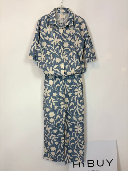 MUS & BOMBON. Conjunto blusa y pantalón estamapdo azul