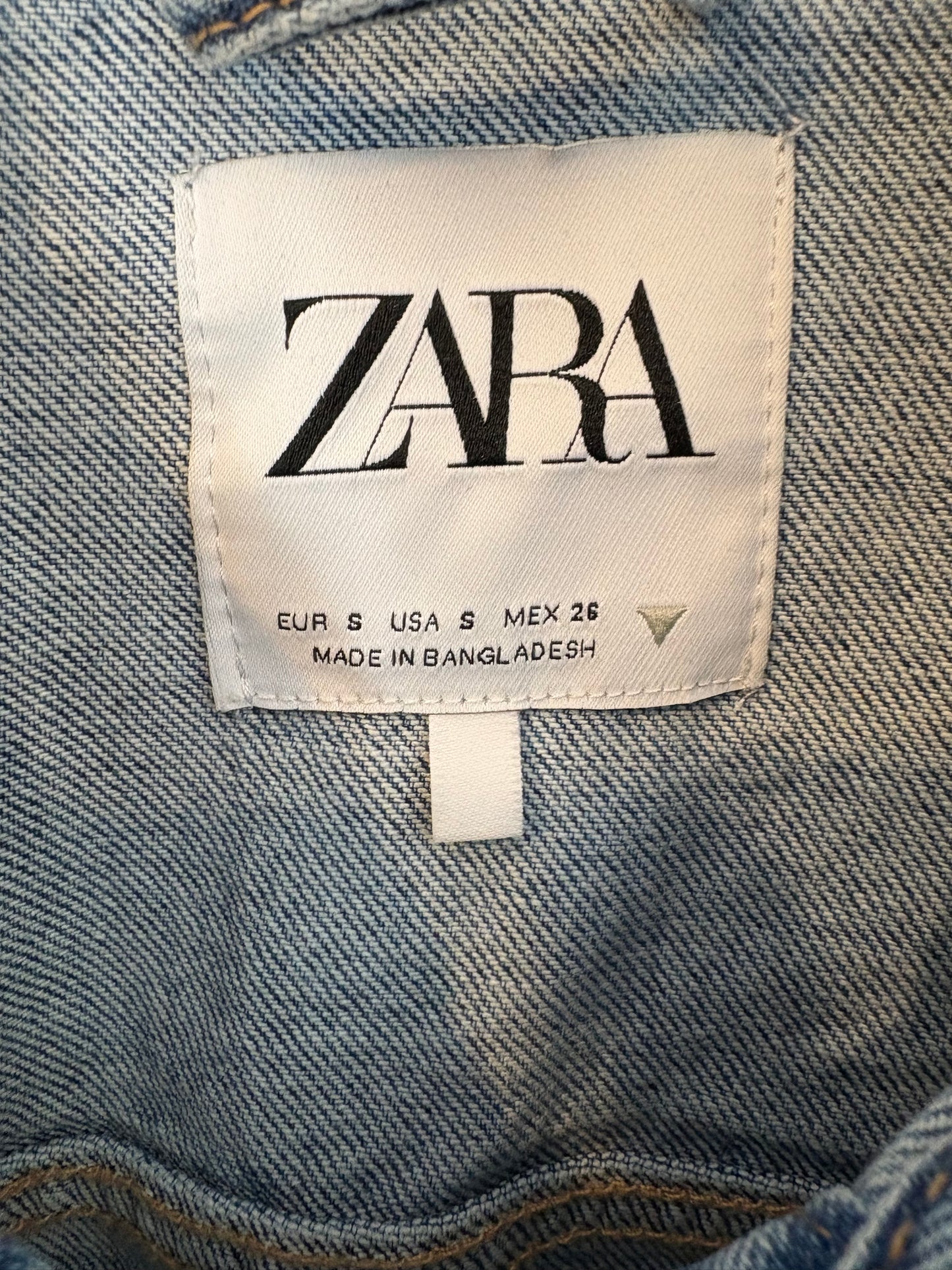 ZARA. Cazadora denim