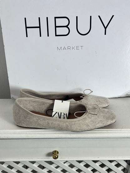 ZARA. Textured beige ballerina flat. Size 41