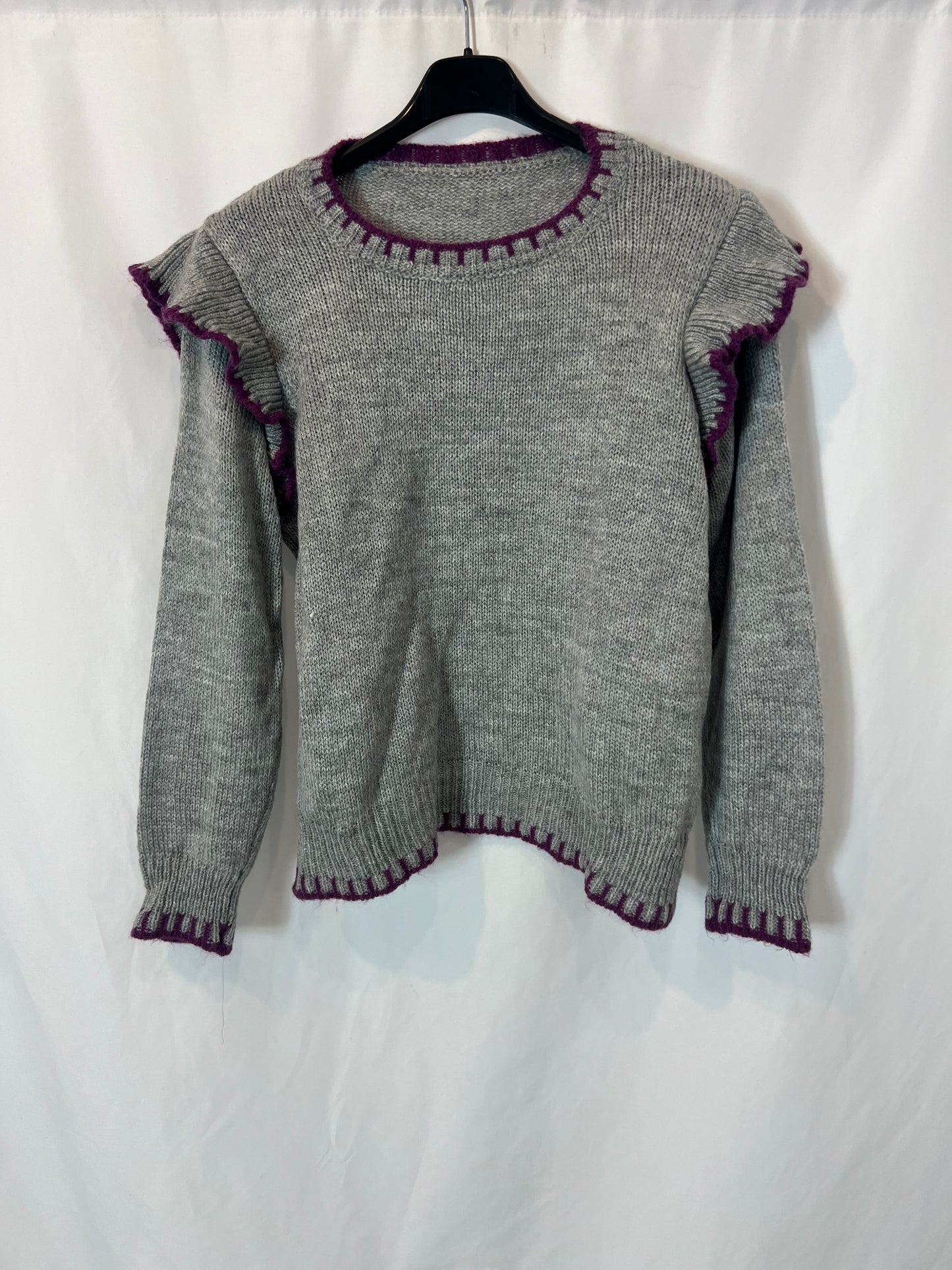 OTRAS. Jersey gris detalles morados. T S/M