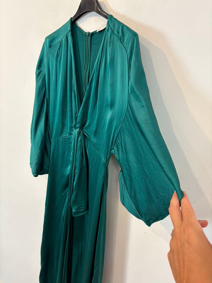UTERQÜE. Vestido largo satinado escote pico