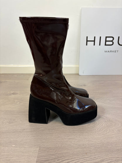 MIM. Botas marrones charol