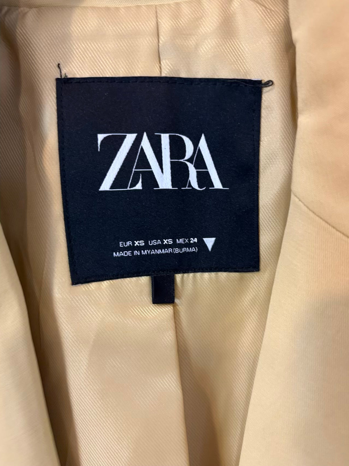 ZARA. Traje de chaqueta en tono pastel lazada
