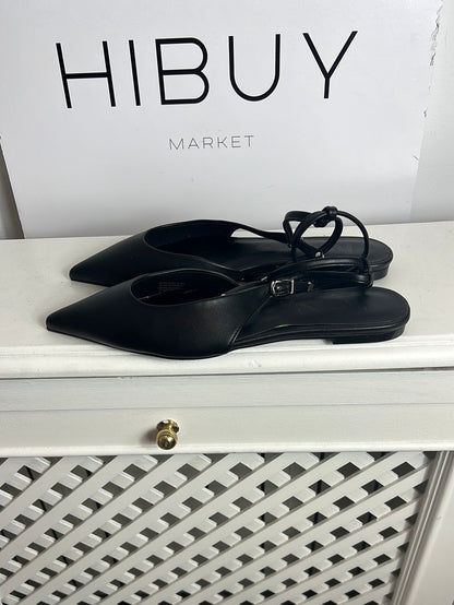 MANGO. Sandalia plana negra pico y Tura al tobillo. T 37