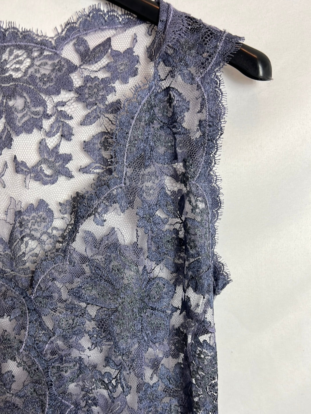 OTHERS. Mauve lace top/vest. TS