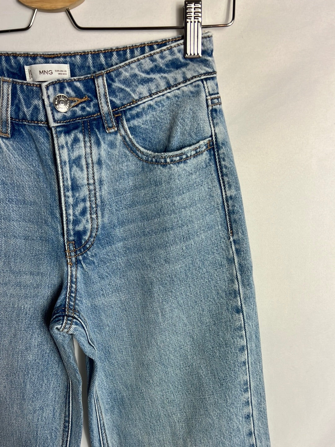 MANGO. Pantalón recto denim T.xs