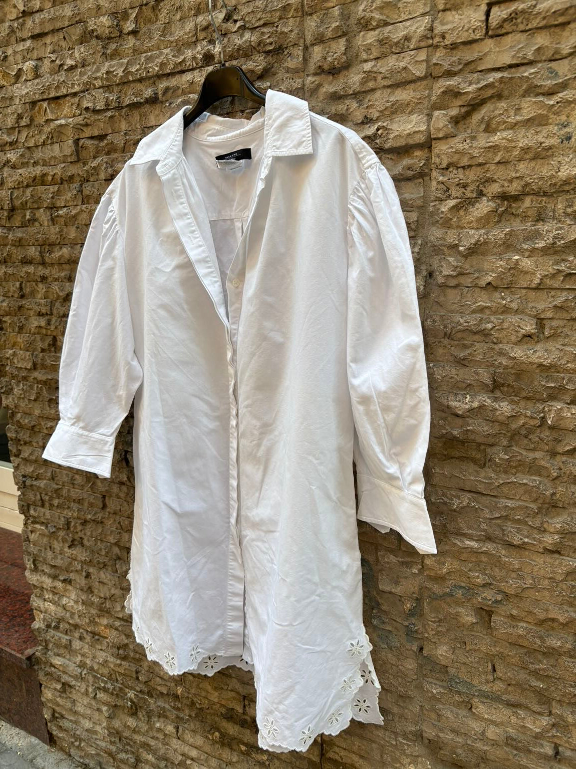 Weekend MAxMARA. Vestido camisero blanco detalle bordado