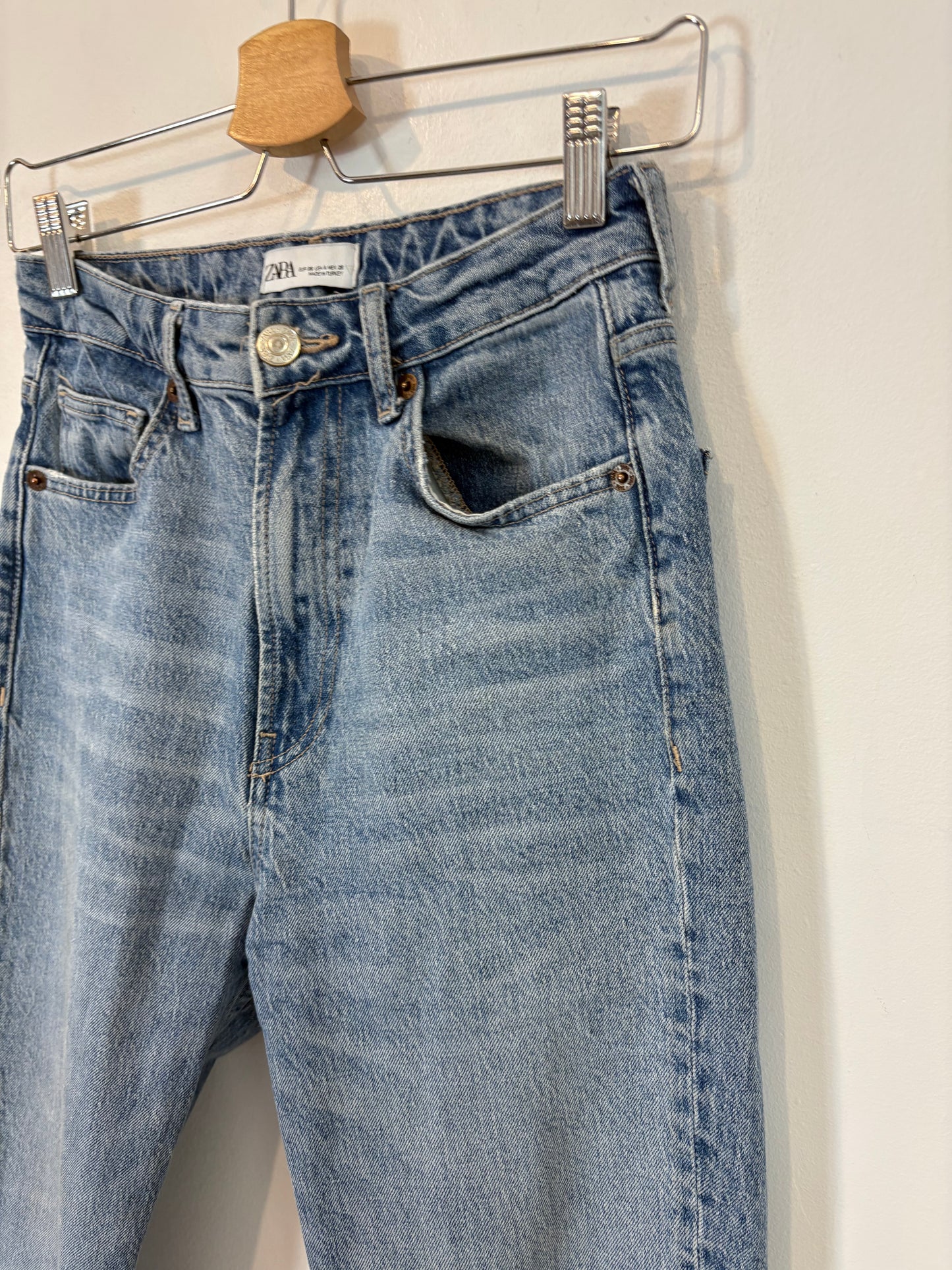 ZARA. Denim momfit . T 36