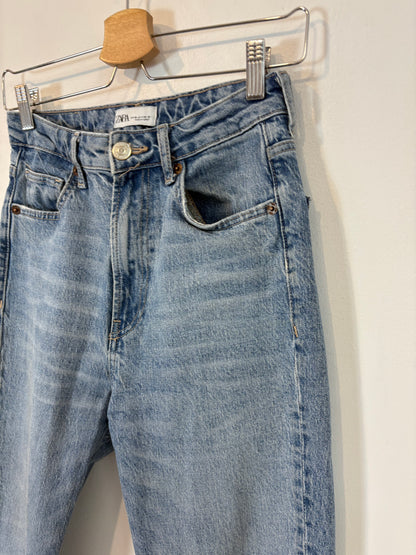 ZARA. Denim momfit . T 36