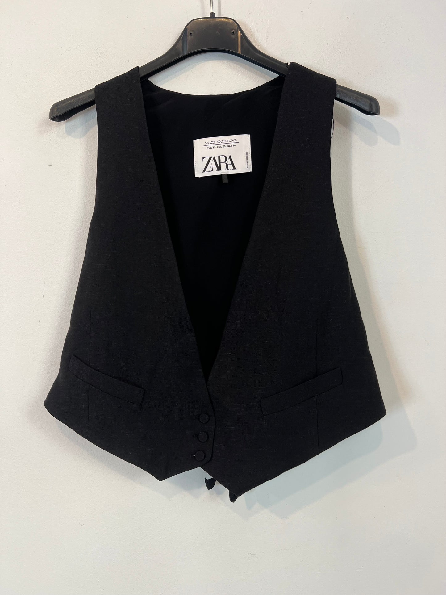 ZARA. Chaleco negro doble textura T.xs