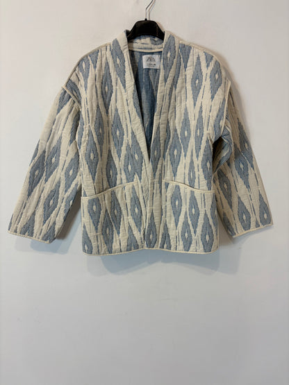 ZARA. Chaqueta azul claro textura