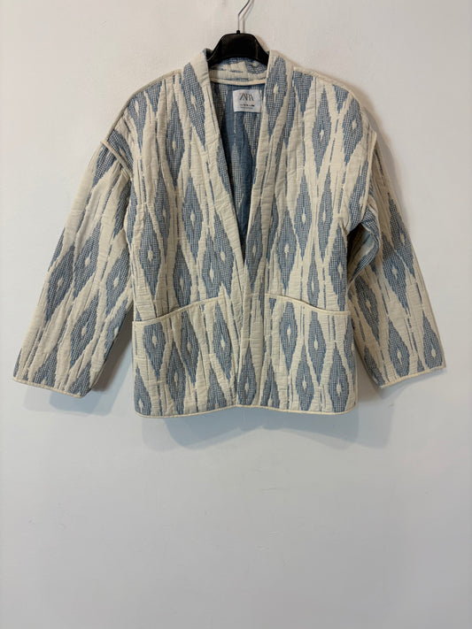 ZARA. Chaqueta azul claro textura
