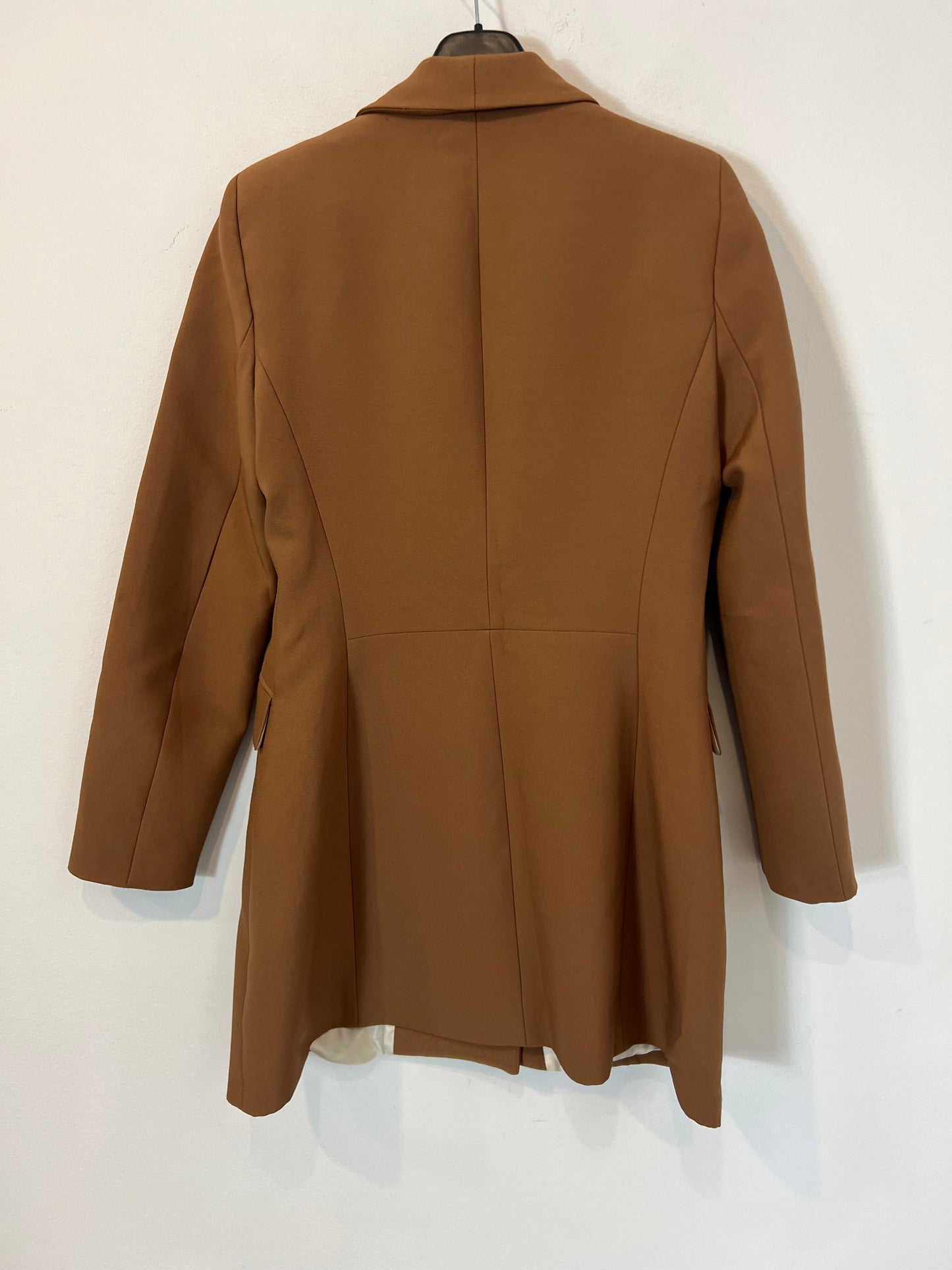 ZARA. Blazer camel botones dorados
