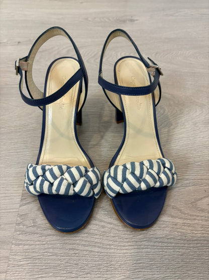 CAPSULE ESTUDIO. Sandalia azul trenzada T.39