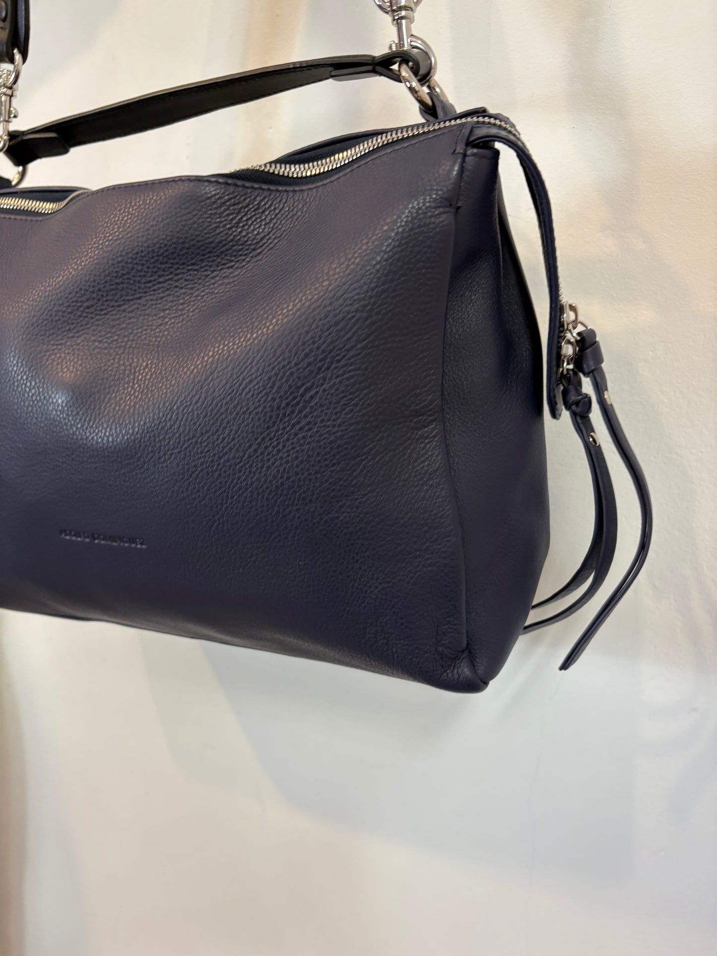 ADOLFO DOMINGUEZ. Bolso piel azul doble asa