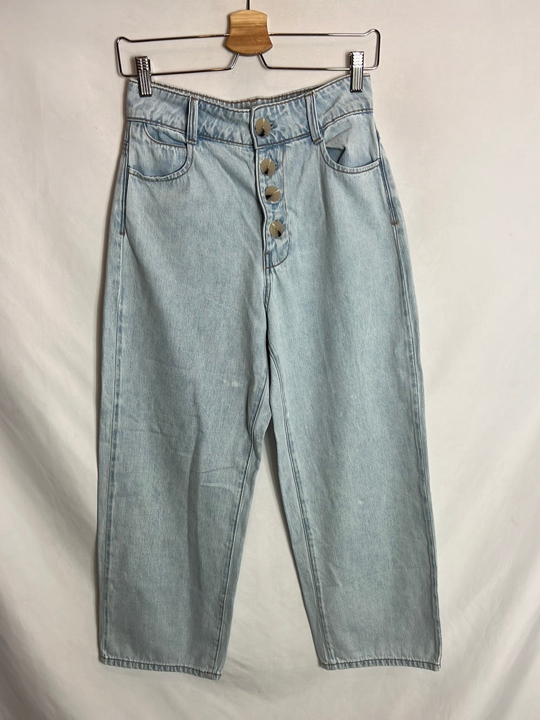 ZARA. Denim claro abotonado. T 36 (tara)
