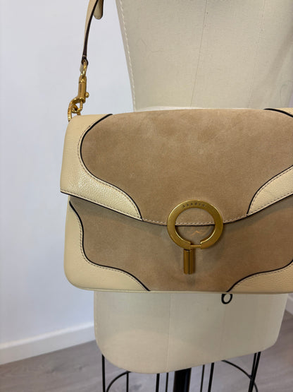 SANDRO. Bolso beige piel doble textura