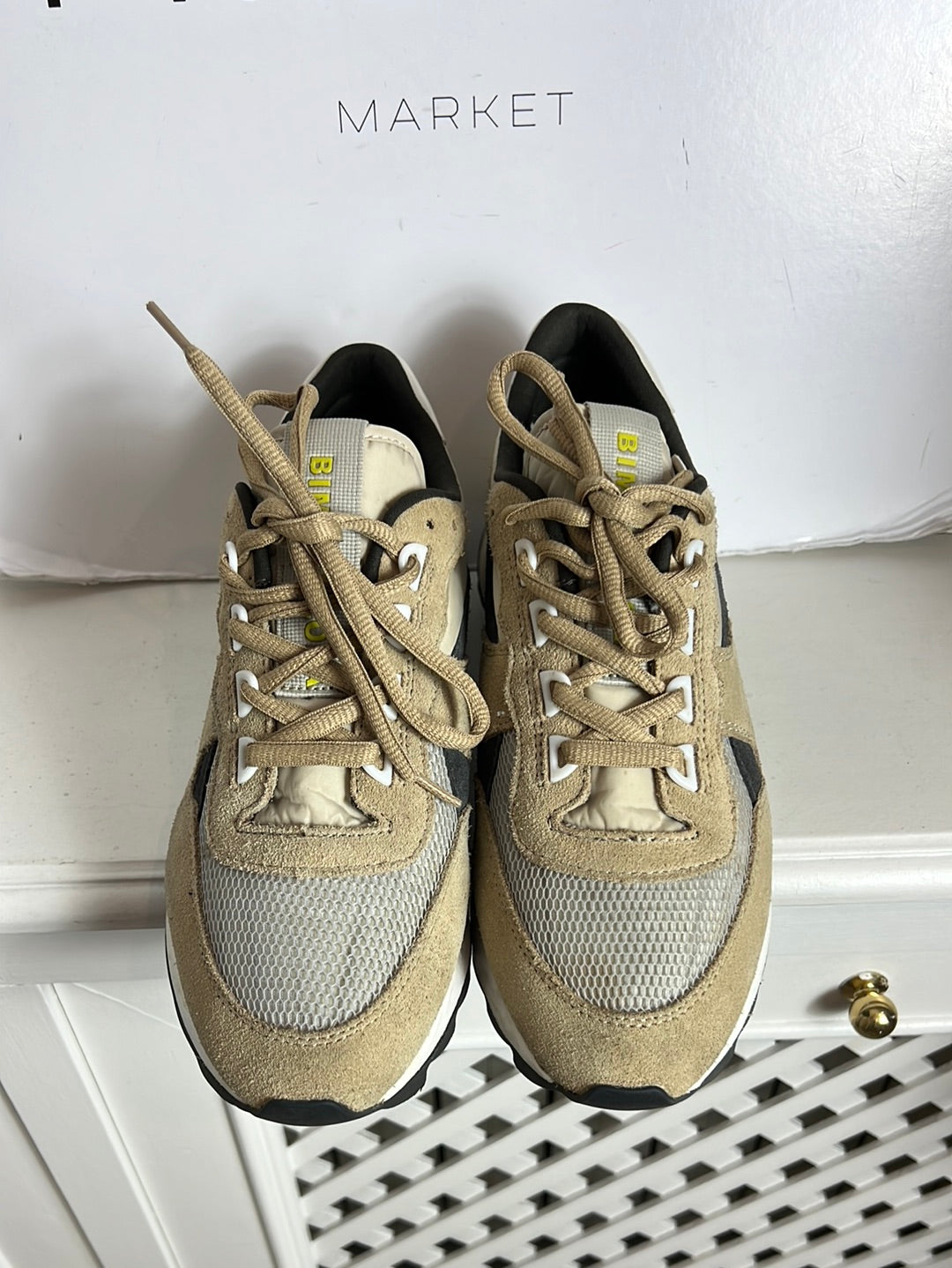 BIMBA Y LOLA. Zapatillas deportivas tonos beiges. T 40