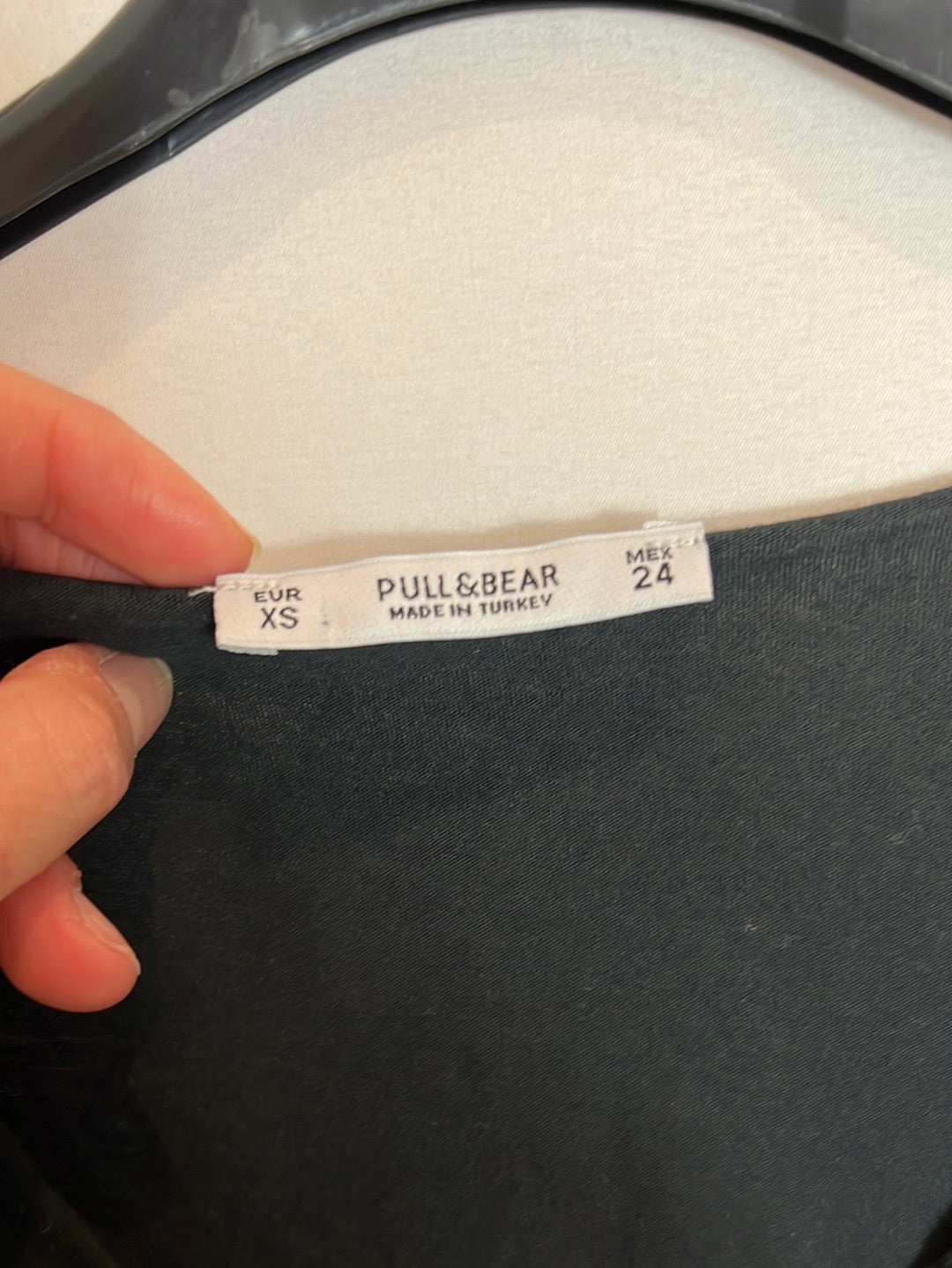 PULL&BEAR . Camiseta azul oscuro letras. T XS